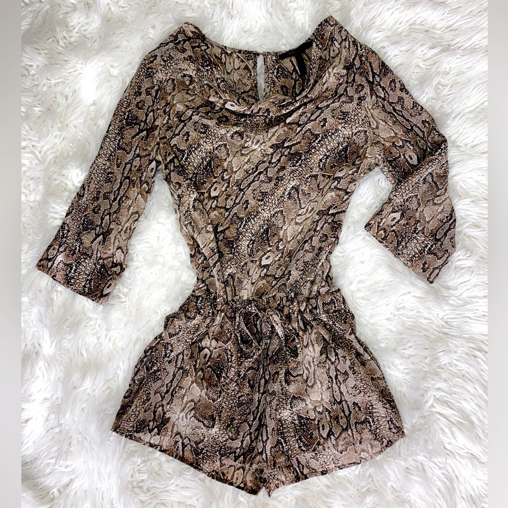 🚨🔥BCBGMAXAZRIA SILK ROMPER🔥🚨